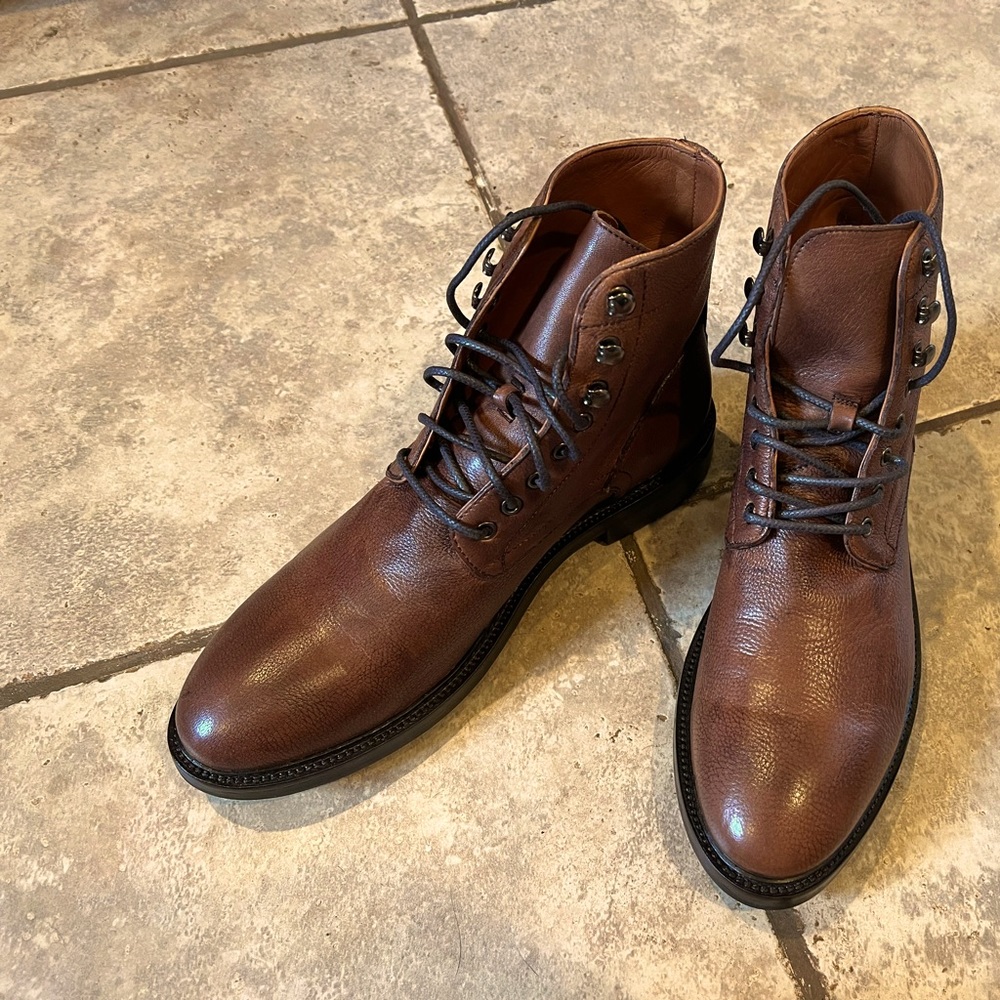 Frye Greyson lace up boots. Size 11.